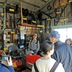 昔の農機具を展示する個人運営の「博物館」。予約すれば見学も可能だ＝加古川市志方町原