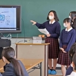 チームで案を練り、考案した商品を発表する生徒＝加古川市平岡町新在家、県立農業高校