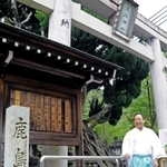 １９７０年に建立された石柱には「鹿島」とあるが、８２年の鳥居には「鹿嶋」と記されている＝高砂市阿弥陀町地徳