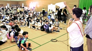 「こどものまち２０２３」のオープニングセレモニーの様子＝昨年９月、稲美町加古