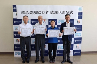 救命活動に尽力した（左から）藤中琢也さん、佐伯幸男さん、池田睦さん、山崎吉博さん＝加古川市加古川町本町