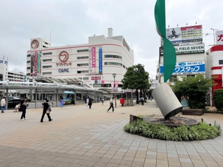 社会実験を実施する加古川駅南広場＝加古川市加古川町篠原町