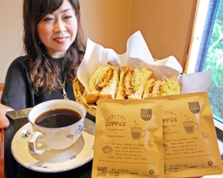 「とんかつ　きりしま」と「Ｋｏｔｏｂｕｋｉ焙煎」が共同開発した「とんかつに合うＣＯＦＦＥＥ」＝加古川市別府町新野辺