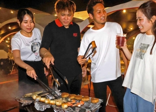 食品スーパーでそろえた食材でバーベキューを楽しむ＝加古川市加古川町篠原町