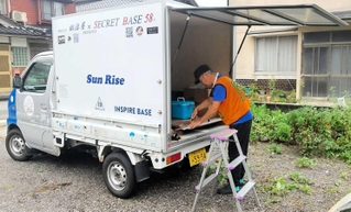 被災地で活躍する無償提供された災害用シェル＝石川県輪島市（シークレットベース５８提供）