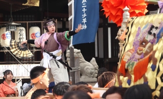 荒井神社での仁輪加太鼓の披露＝２０２３年１０月、高砂市荒井町千鳥２