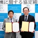 連携協定を結んだ兵庫大の河野真学長（左）と社高校の中井修校長＝加古川市平岡町新在家