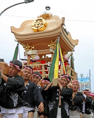 お披露目された農人町の屋台。初練りで祝った＝高砂市高砂町農人町