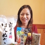 貧困家庭に食料などを配給するフードパントリーを続ける伊勢綾子さん＝加古川市野口町北野