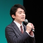 高校生らを前に講演する高瀬耕造さん＝加古川市加古川町北在家