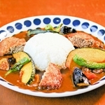 レストラン「いな美の里」の「野菜たっぷりいなみ野ハンバーグカレー」（稲美町商工会提供）