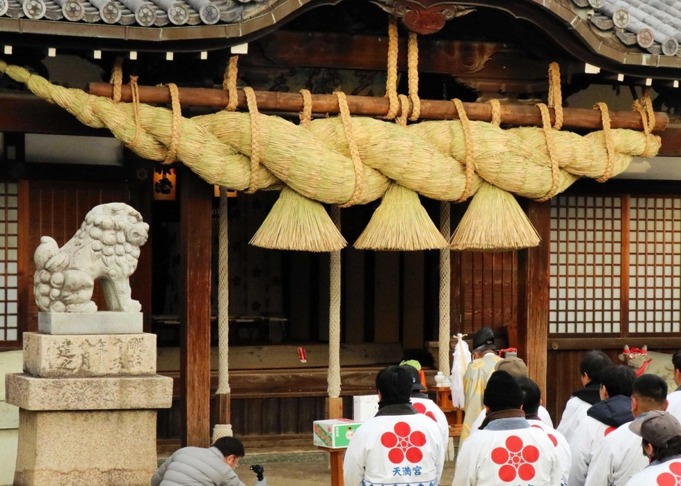 迎春準備着々 巨大しめ縄、重さ400キロ 氏子延べ400人が製作 高砂