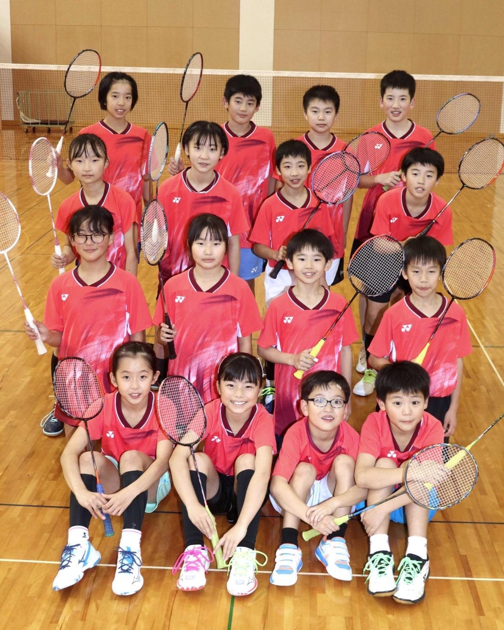   女子小学生 バドミントン 