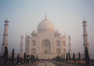 加古川市にできたかもしれない？　インド村構想を受け、加古川市の視察団が見たタージマハル霊廟（提供写真）