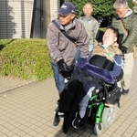 災害時を想定して行われた山崎友輔さんの避難訓練＝高砂市伊保東１