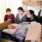 浦野晃一さん（手前）の避難態勢は、いち早く地域の自主防災組織が加わって練られた＝加古川市西神吉町宮前