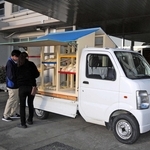 藤本栞奈さんが図面から取り組み、製作した移動販売車。軽トラックにぴったり。今後、後輩たちに引き継がれる＝県立農業高校