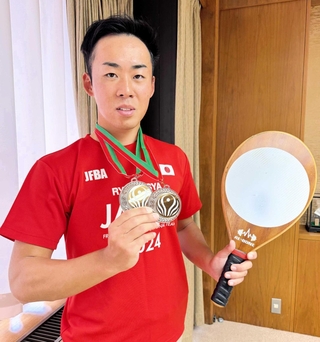 フレスコボール日本代表として国際大会に出場した中野克希さん＝加古川市役所