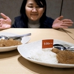 受験生応援で企画された「うカレー」（右）と「おつカレー」＝播磨町内