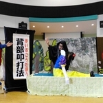 白雪姫を題材に人命救助の方法を伝える播磨町消防団女性分団のメンバー（同分団提供）