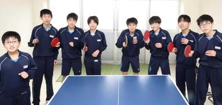 近畿大会に出場する氷丘中学校卓球部のメンバー＝加古川市加古川町大野
