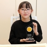 ＭＯＡ美術館全国児童作品展で環境大臣賞に輝いた米田小４年福本絵真さん＝高砂市内