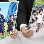 判決後、会見に臨んだ両親。亡くなった兄弟の写真も持参していた＝大阪市北区西天満、大阪高裁