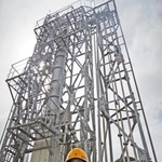 化学遺産に認定されたトール油蒸留パイロットプラント＝ハリマ化成加古川製造所