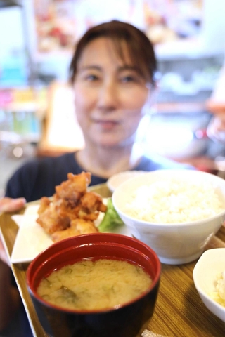 ホカホカの恵幸川汁が楽しめる千代の湯の「えこがわ定食」＝加古川市加古川町溝之口