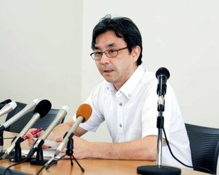 加古川市との和解内容について話す遺族側代理人の立花隆介弁護士＝姫路市北条１、県弁護士会姫路支部会館（撮影・成　将希）
