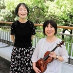音楽会に出演する小山るみさん（左）と粉河優子さん＝加古川市内