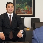 少年時代を過ごした高砂市での思い出などを話す元関脇妙義龍の振分親方＝高砂市役所