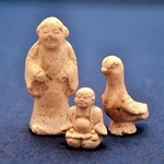 子どもの健康などの願いがこめられた土人形