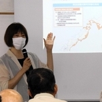 「みんなで運営する避難所」と題して話す兵庫県立大大学院減災復興政策研究科の阪本真由美教授＝高砂市高砂町松波町