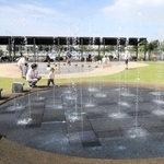 【うみえーる広場】海を望みながら水遊びを楽しめる＝播磨町本荘