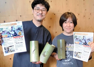 イルミネーションのクラウドファンディングをＰＲするシミンズシーズの大谷奈々さん（右）と小笹雄一郎さん＝加古川市加古川町寺家町