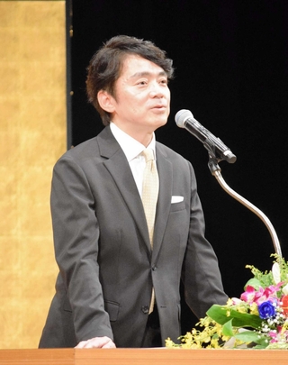 氷丘中の後輩に向けエールを送った高瀬耕造さん＝加古川市加古川町北在家