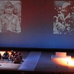 舞台上では遺族が亡き父や伯父へ宛てた手紙を読み上げ、兵隊役が返事で応えた＝稲美町国安