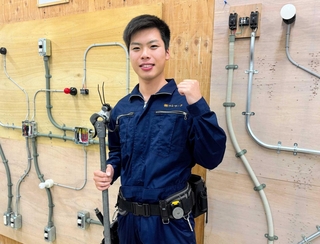 電気工事部門に出場する木下龍之介さん＝東播工業高校