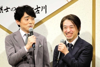 加古川市出身で同級生のＮＨＫアナウンサー高瀬耕造さん（左）と久保利明九段による思い出トークもあり、会場を沸かせた＝ＳＨＯＷＡグループ市民会館