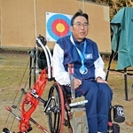 「アーチェリーに出合い、生き方が変わった」と話す萩原秀直さん＝加東市下滝野、播磨中央公園