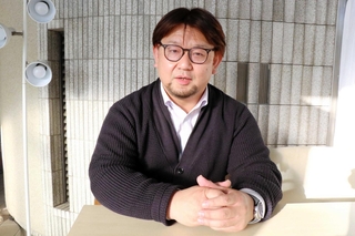 阪神・淡路大震災の体験を生徒たちに語り続ける陵南中の宮本崇志教諭＝加古川市野口町水足