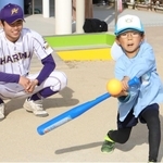 将来の夢は甲子園?　東播磨高野球部が天満幼稚園で野球教室を開催、園児35人と交流