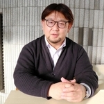 阪神・淡路大震災の体験を生徒たちに語り続ける陵南中の宮本崇志教諭＝加古川市野口町水足