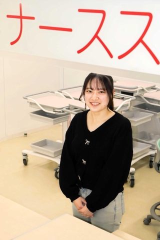 新型コロナ禍の中、中学校生活を送った成瀬梨菜さん。現在は兵庫大で学び、看護師を目指している＝兵庫大学