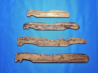 豊岡市の袴狭遺跡で出土した木製馬形