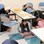 地震が起きたら…身をかがめ、机の下へ　ラジオを合図にシェイクアウト訓練　震災31年、東播4市町で