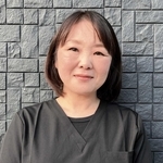 父の介護の傍ら、稲美町で小中学生などを対象に「麗萌書道教室」を営む岡崎恵美子さん（４９）