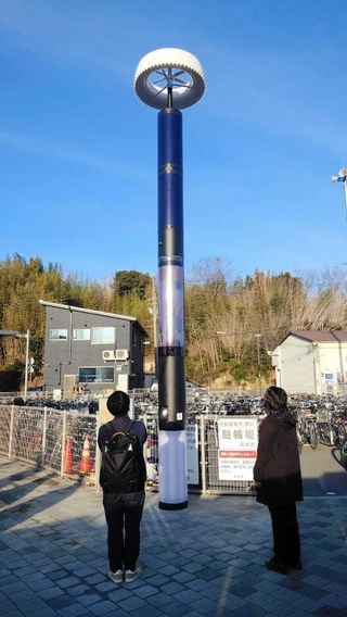 ＪＲ曽根駅北側に設置されたスマートポール＝高砂市阿弥陀１（高砂市提供）