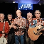 ５０周年を迎えた谷五郎さん（中央）のコミックバンド「ＧＯＲＯ　ＳＨＯＷ」のメンバー（提供）